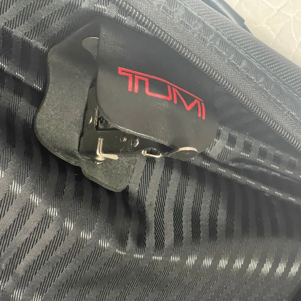 TUMI 236D3 Black Ballistic Nylon Tri-Fold Garment Bag Travel Suit Carrier